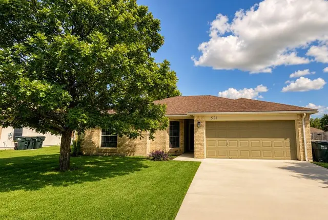 521 Britni Loop