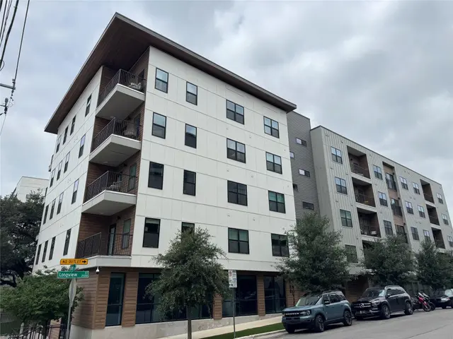 2500 Longview St #302