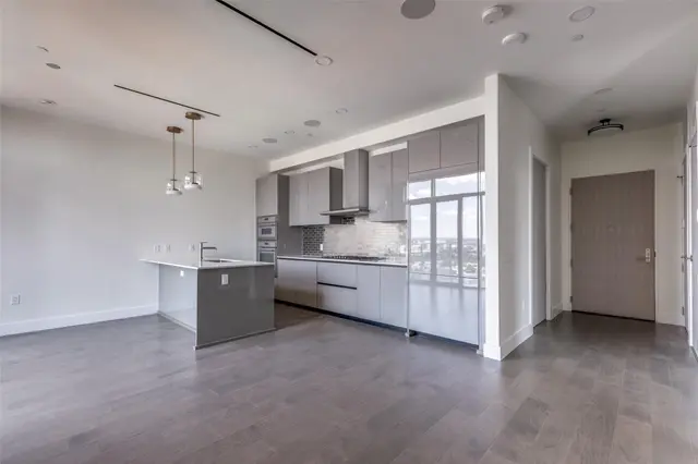 123 Lexington Ave #1408