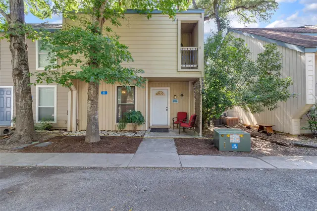 27 Marina Cir