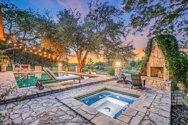 1121 Hidden Valley Rd