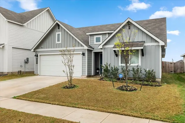 402 Perry Pl