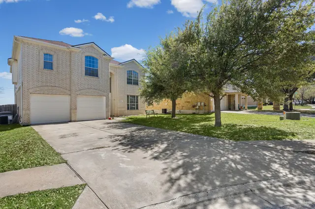 3502 Shiraz Loop