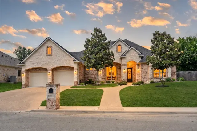 2204 Deerfield Dr