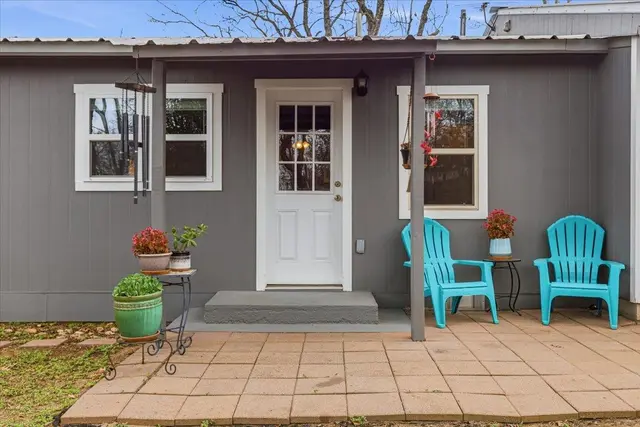503 E Bluebonnet Ln