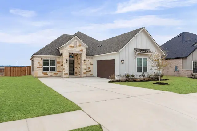 305 E Luna Blue Ln