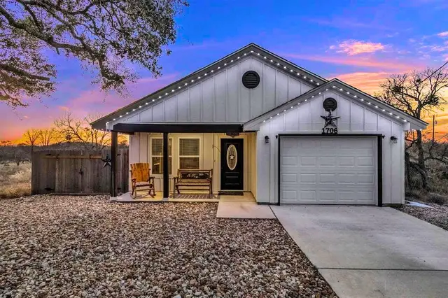 1706 Redwood Dr
