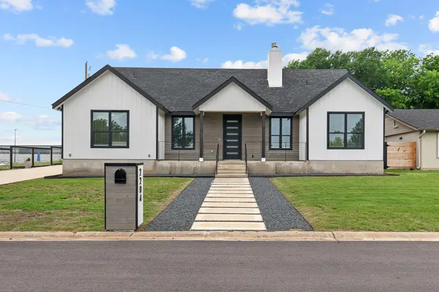 2204 Magnolia Dr