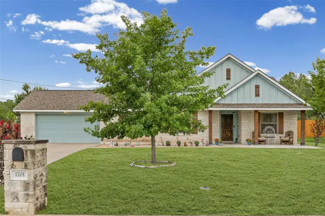 1701 Meadow Ln