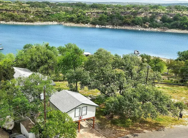 1019 Lake Shore Dr