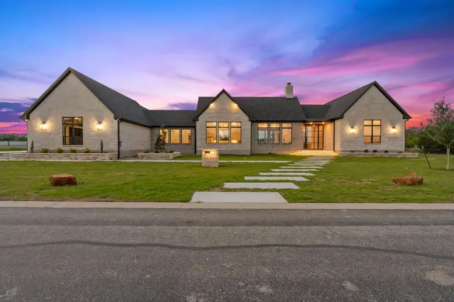 501 Rawhide Ln
