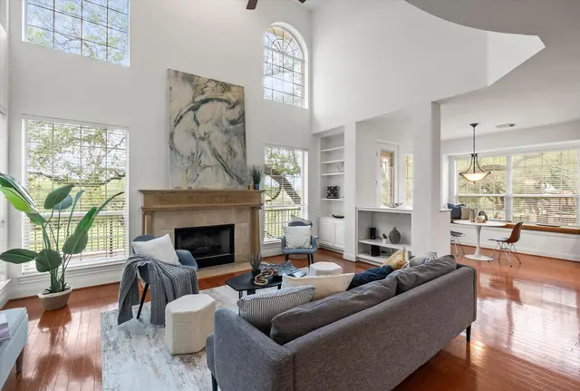 37 Waterfall Dr