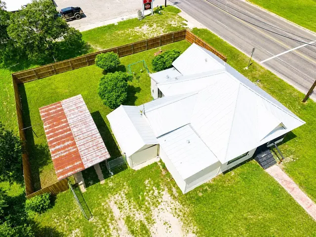 100 W Caskey St