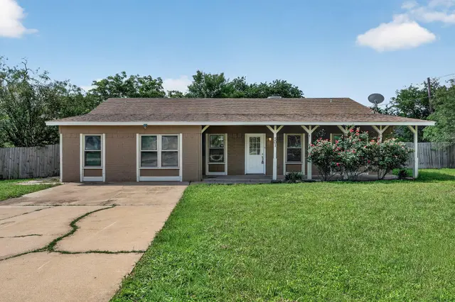 501 Possum Trot St