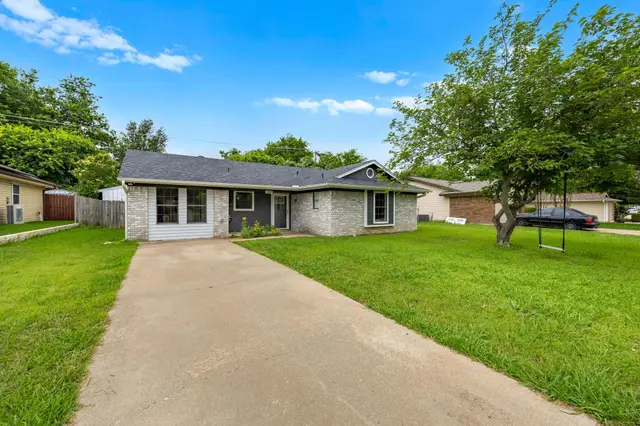 1104 Alberta Cir