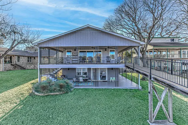 208 Riverside Dr