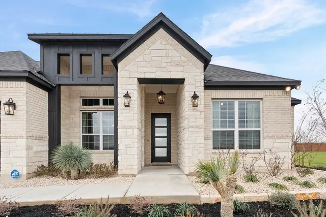 313 E Luna Blue Ln