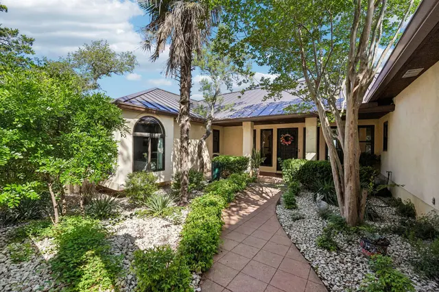 100 MESA Dr