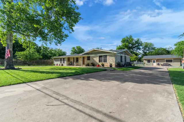 1009 Crepe Myrtle Dr