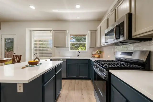 1104 Henderson Dr