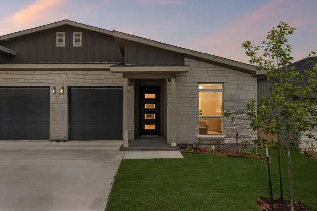 1307 Lone Pine Way