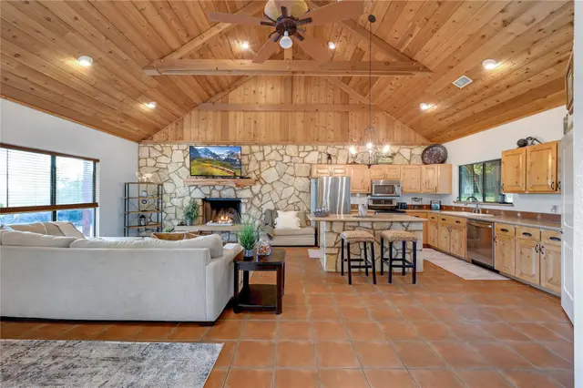 401 Madrone Canyon Dr