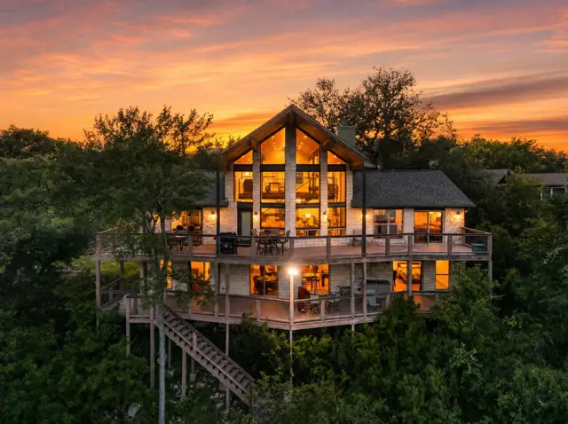3609 Peninsular Dr